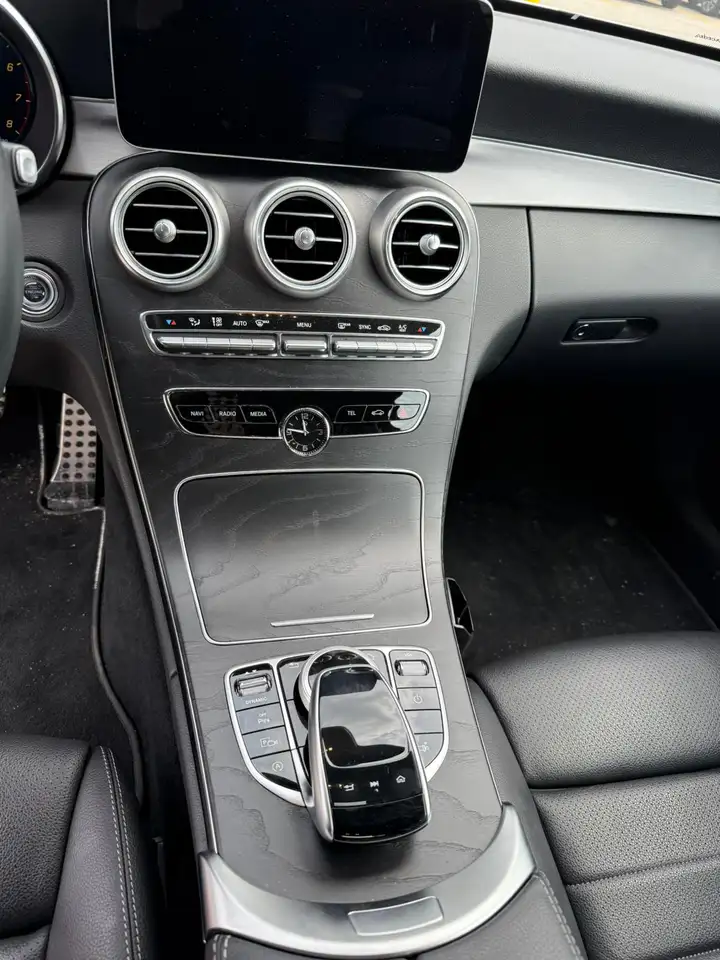Mercedes-Benz C-Class снимка Mercedes-Benz C-Class