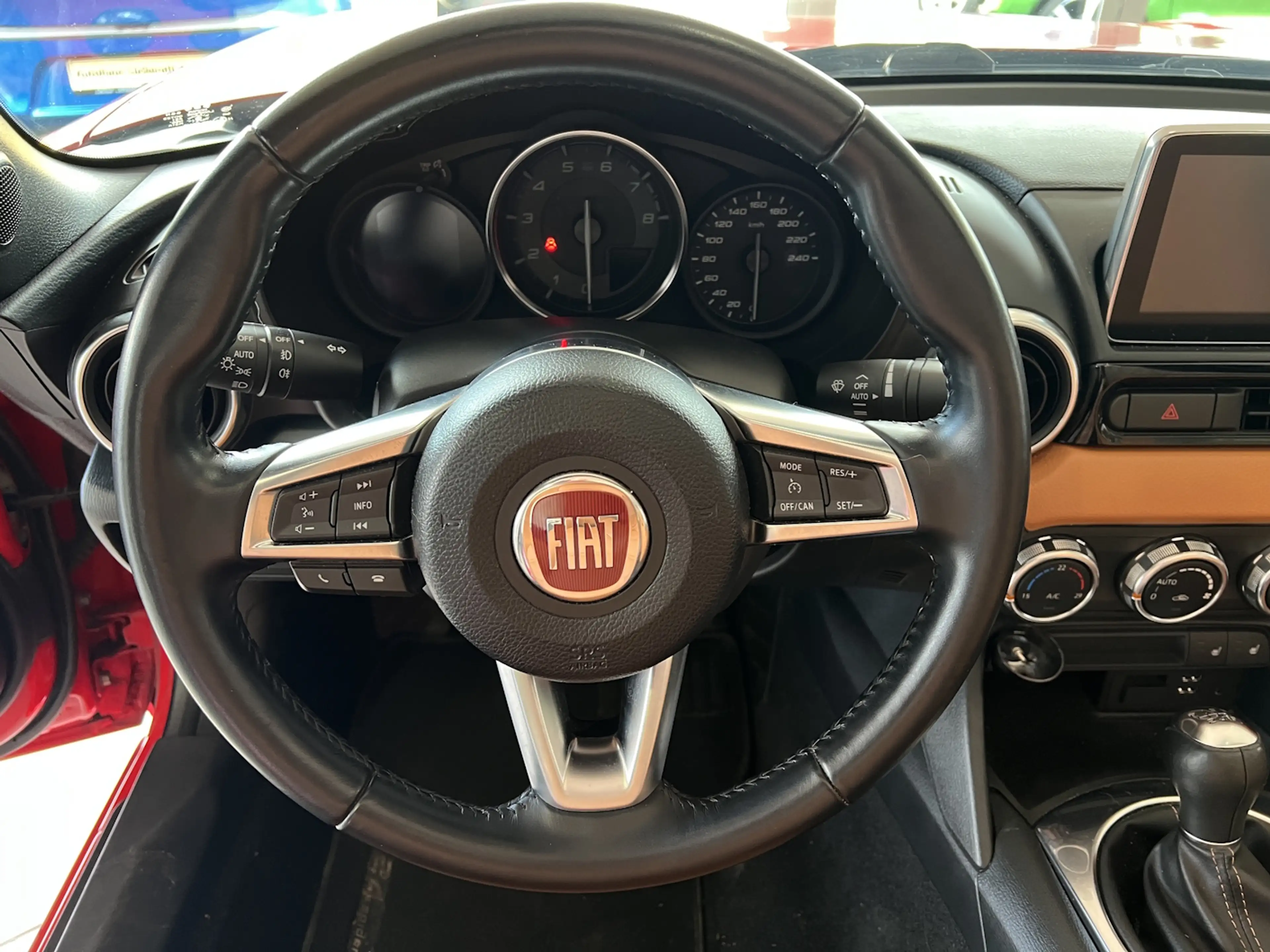 Fiat 124 Spider 124 Spider 1.4 MultiAir Turbo Lusso — photo 8