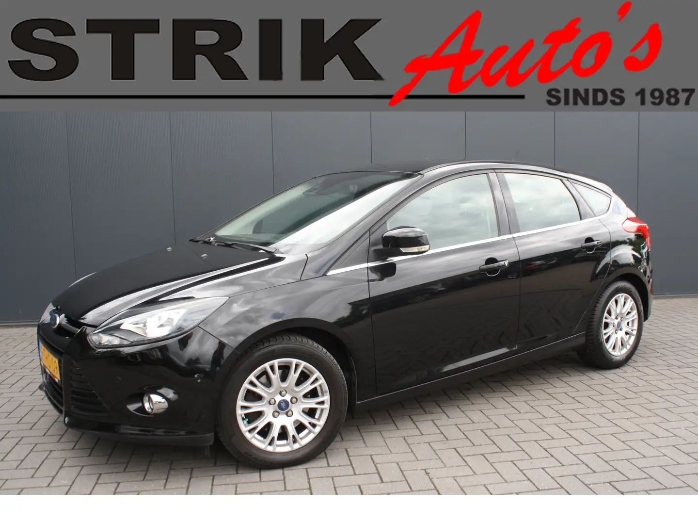 Ford Focus 1.6 150PK EcoBoost Titanium - PDC - CLIMA - 5-DEUR Zwart - 1