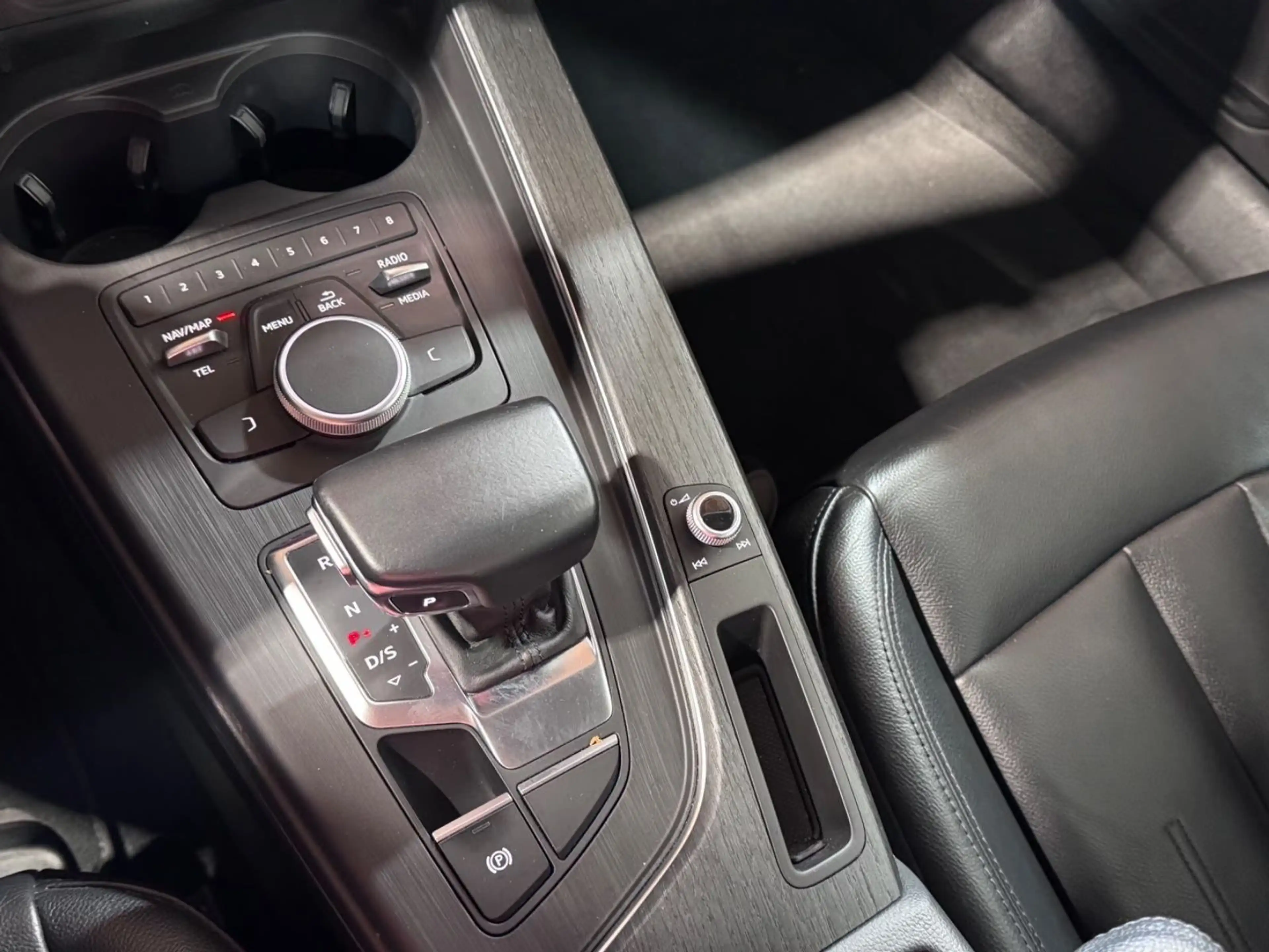 Audi A4 Lim. *Automatik*Vollleder*Navi*BiXenon*ACC* — photo 9
