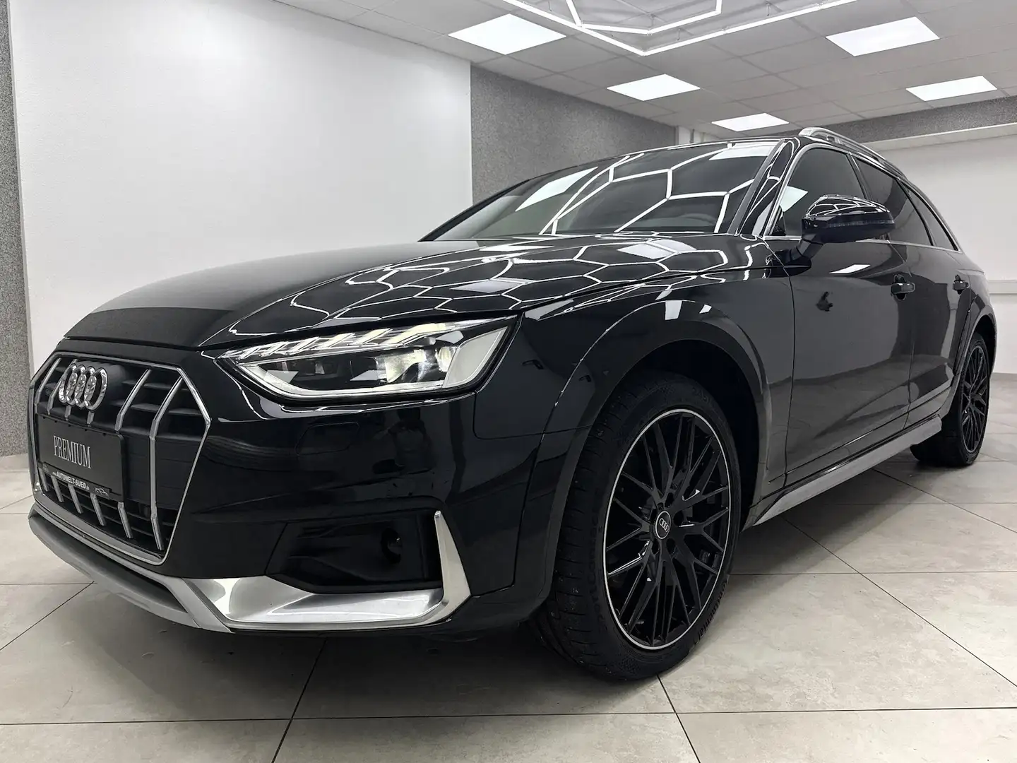 Audi A4 allroad 40 TDI quattro VCkpt AHK RCam KeyL Navi Schwarz - 2