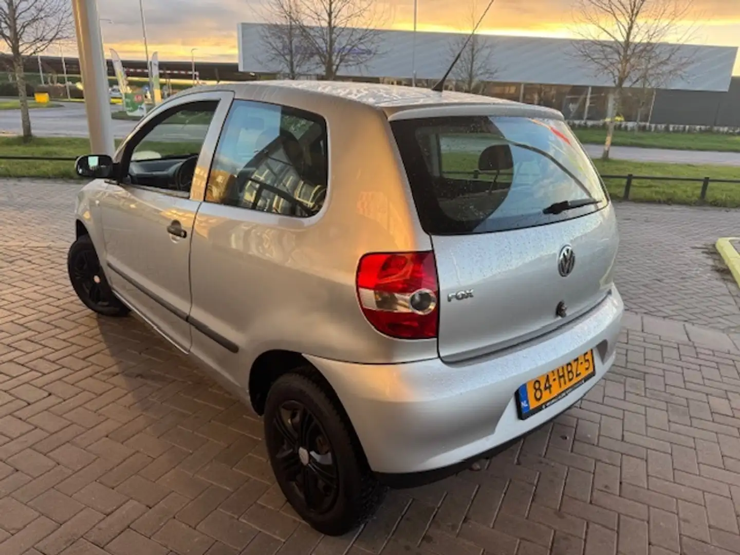 Volkswagen Fox 1.2 TRENDLINE + AIRCO Gris - 2