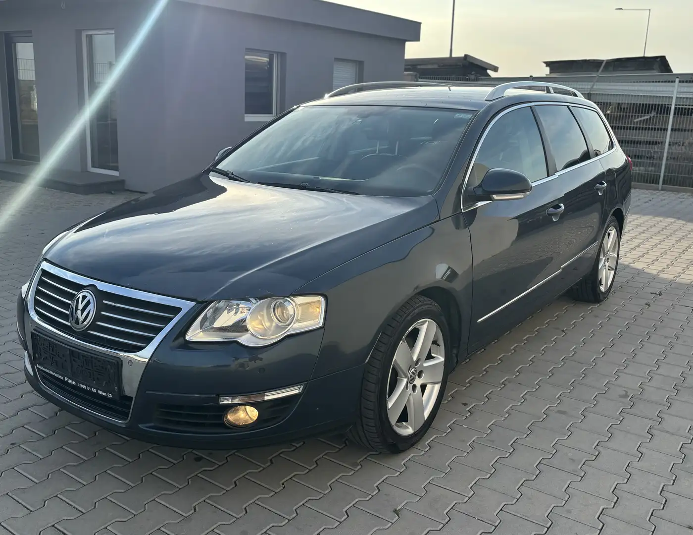 Volkswagen Passat Highline 2,0 TDI DPF Blau - 1