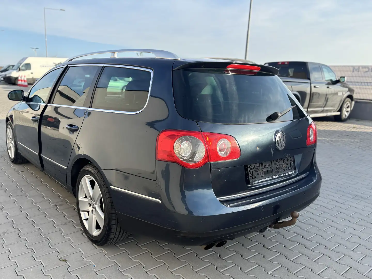 Volkswagen Passat Highline 2,0 TDI DPF Blau - 2