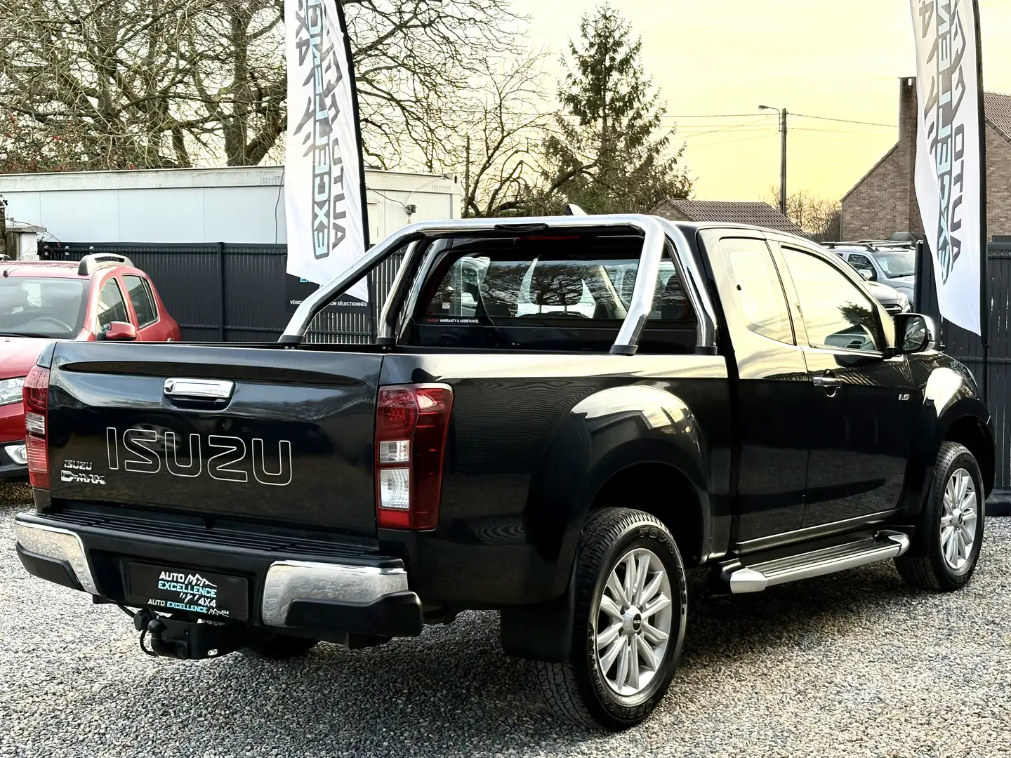 Isuzu D-Max 1.9 Turbo D 4WD/ Space Cabine/ Automatique Negru - 2