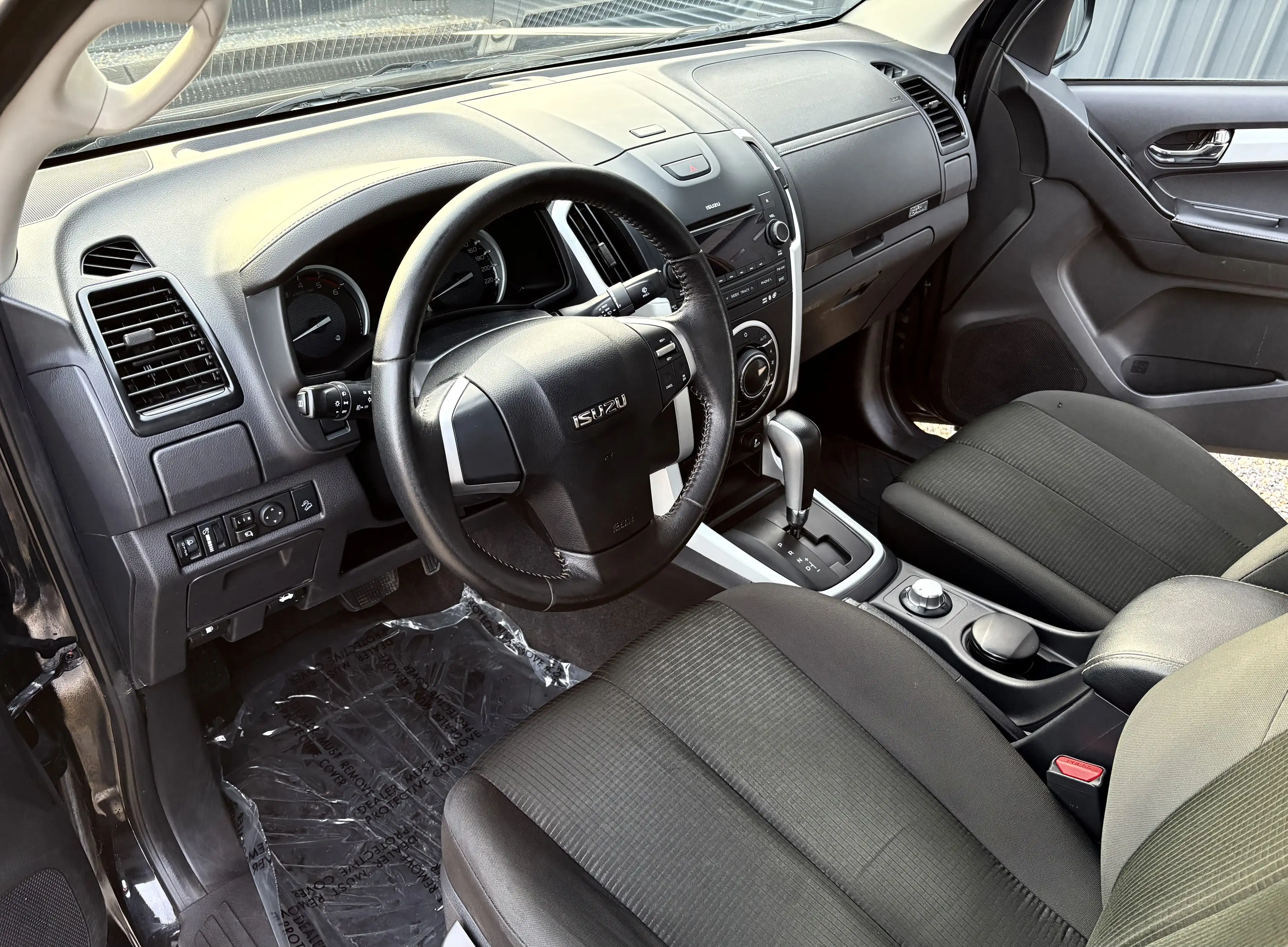 Isuzu D-Max 1.9 Turbo D 4WD/ Space Cabine/ Automatique — photo 5