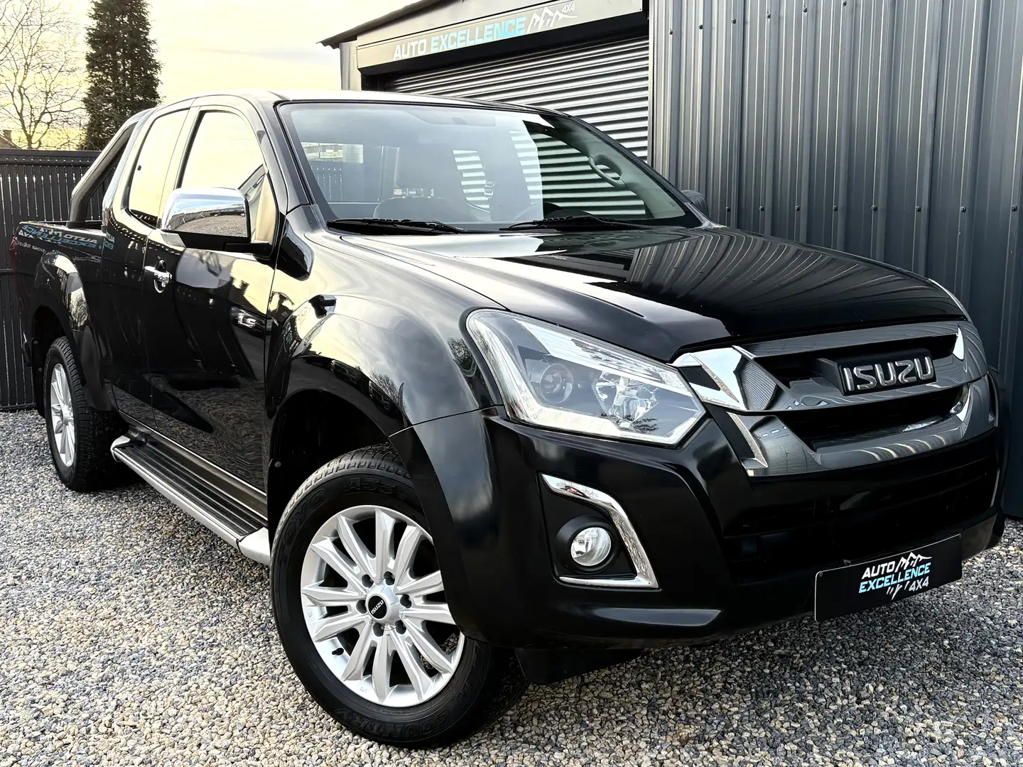 Isuzu D-Max 1.9 Turbo D 4WD/ Space Cabine/ Automatique Negru - 1