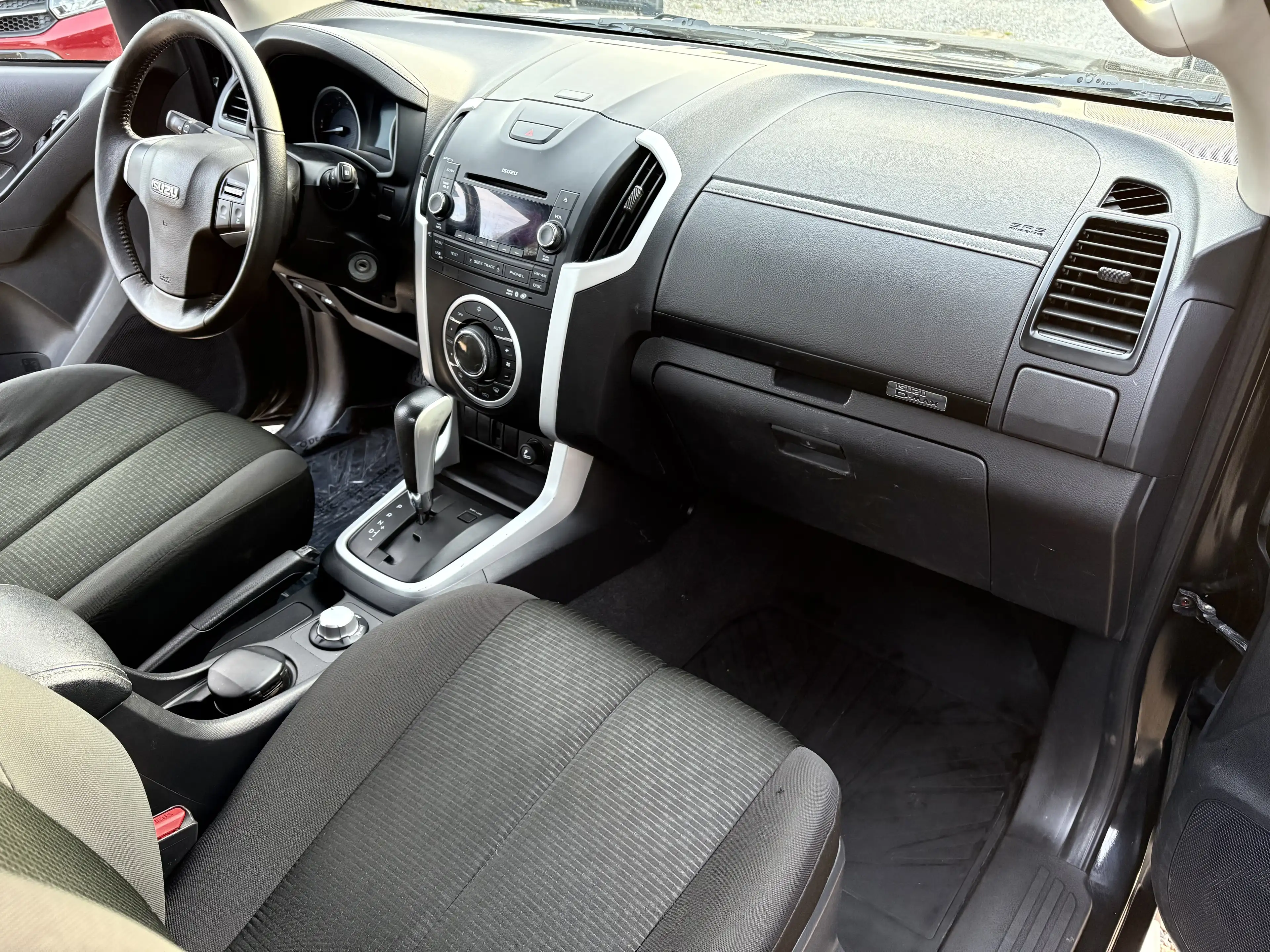 Isuzu D-Max 1.9 Turbo D 4WD/ Space Cabine/ Automatique — photo 6