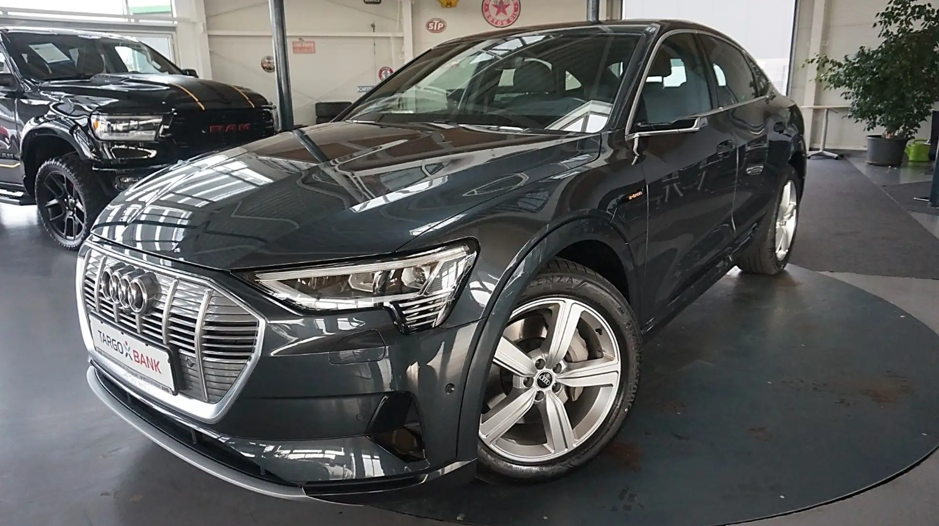 Audi e-tron Sportback 55 quattro HUD*LED*Leder*VC* Grau - 1