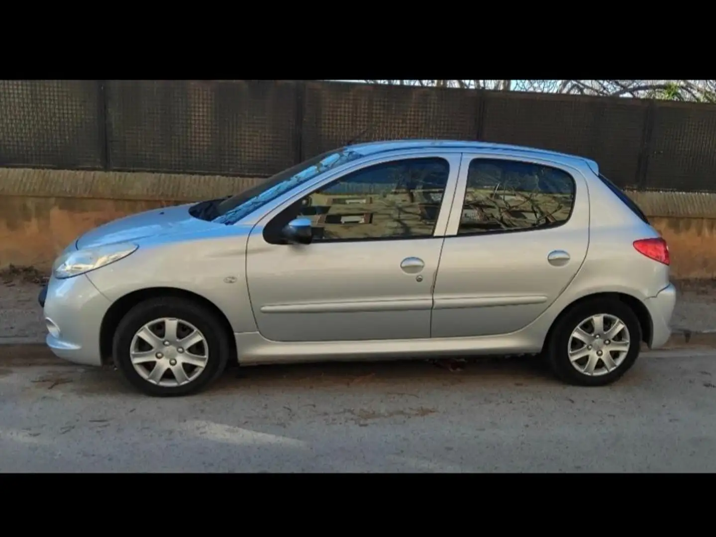 Peugeot 206 206+ 1.1i Plateado - 2