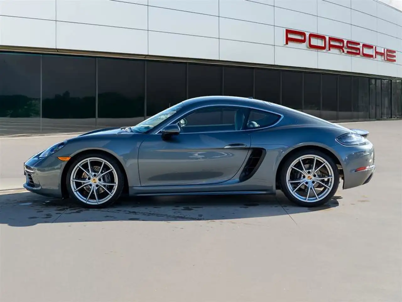 Porsche 718 Cayman снимка Porsche 718 Cayman
