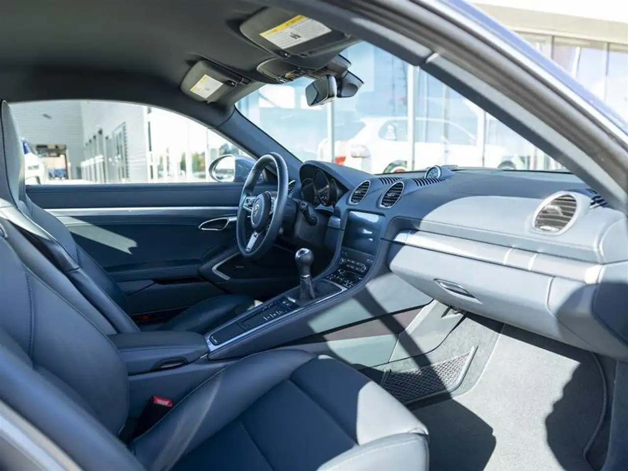 Porsche 718 Cayman снимка Porsche 718 Cayman