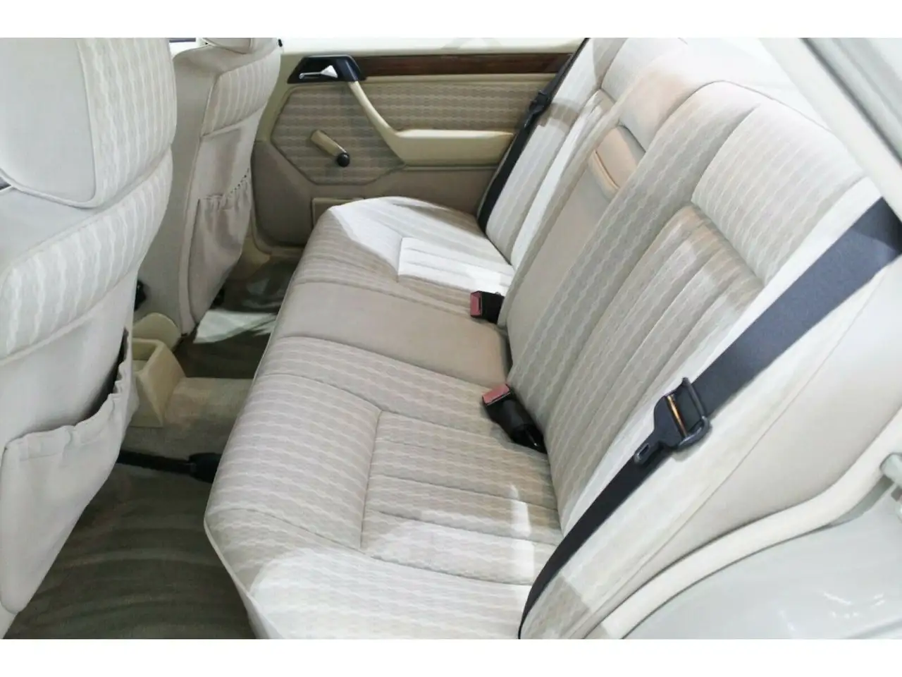 Mercedes-Benz 200 E W124 Scheckheft- Original Zustand, foto 12