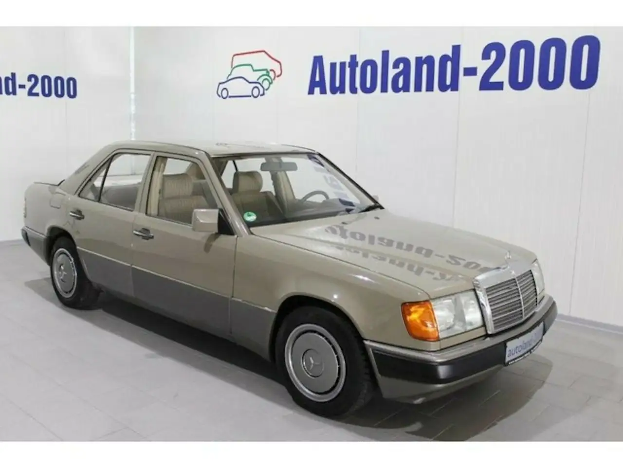 Mercedes-Benz 200 E W124 Scheckheft- Original Zustand, foto 1