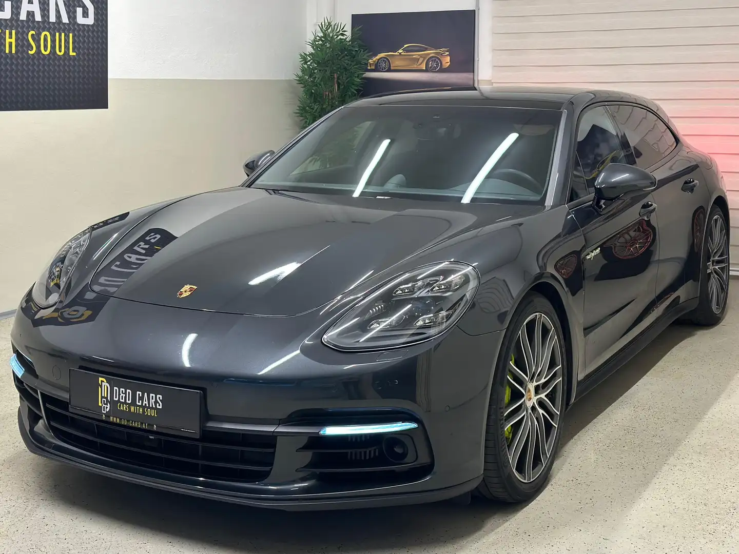 Porsche Panamera Edition Allrad Grau - 2