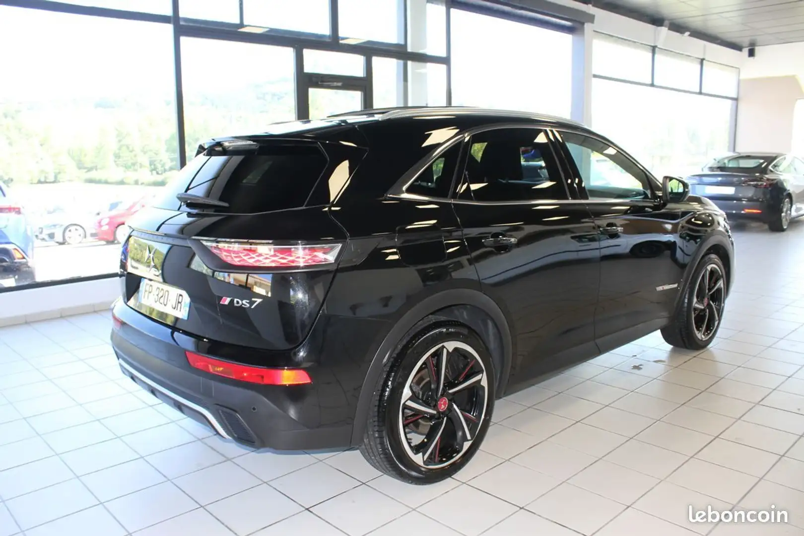 DS Automobiles DS 7 Crossback DS7 BlueHDI 130ch EAT8 Performance Line + ( Toit ouvrant, Attelage electrique, Hifi Focal Electra) Noir - 2