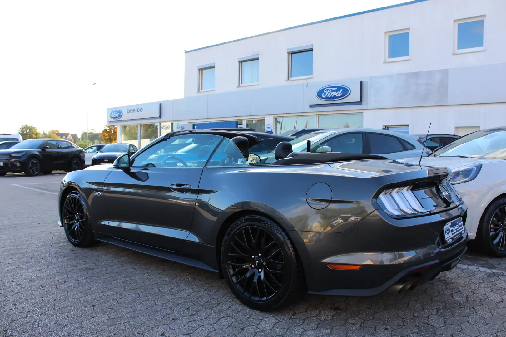 Ford Mustang GT Convertible 5,0*Automatik*MagneRide*B&O*Nav*LED Gris - 2