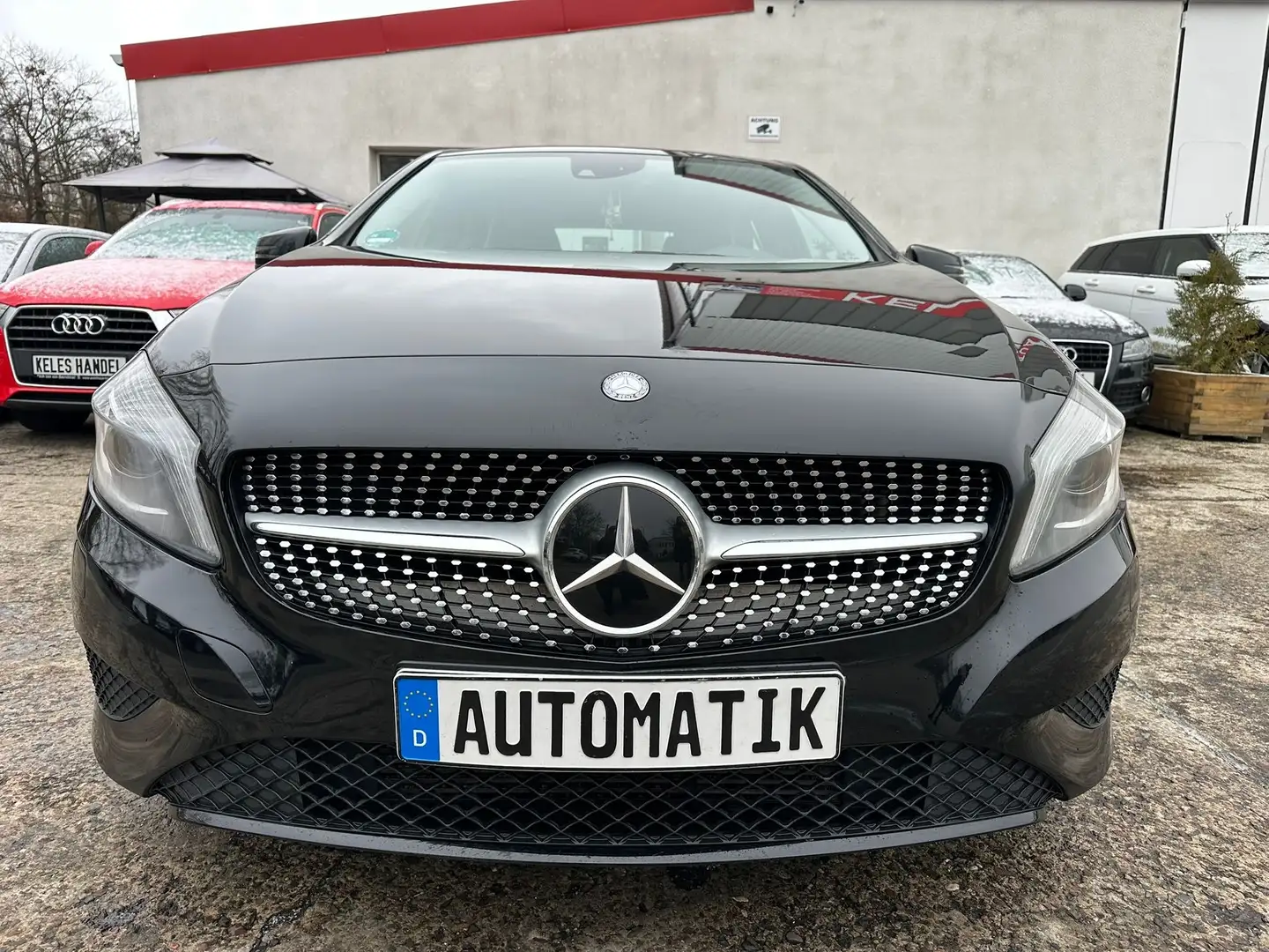 Mercedes-Benz A 180 Automatik Tüv 10/26 Schwarz - 1