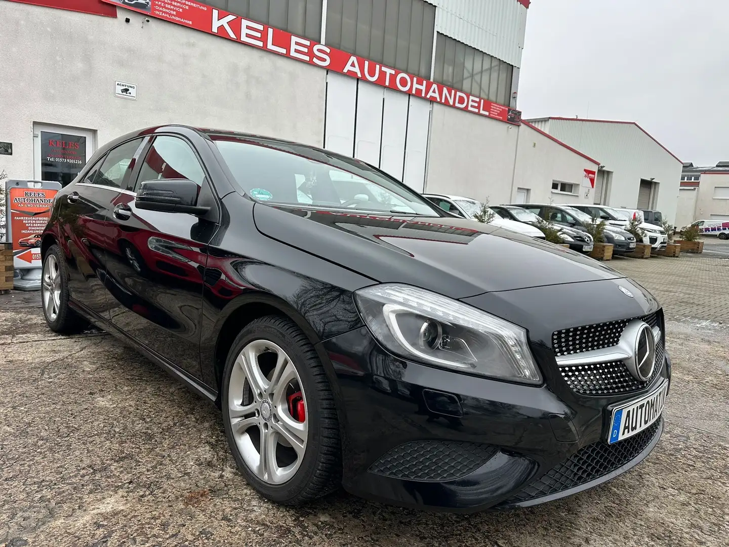 Mercedes-Benz A 180 Automatik Tüv 10/26 Schwarz - 2