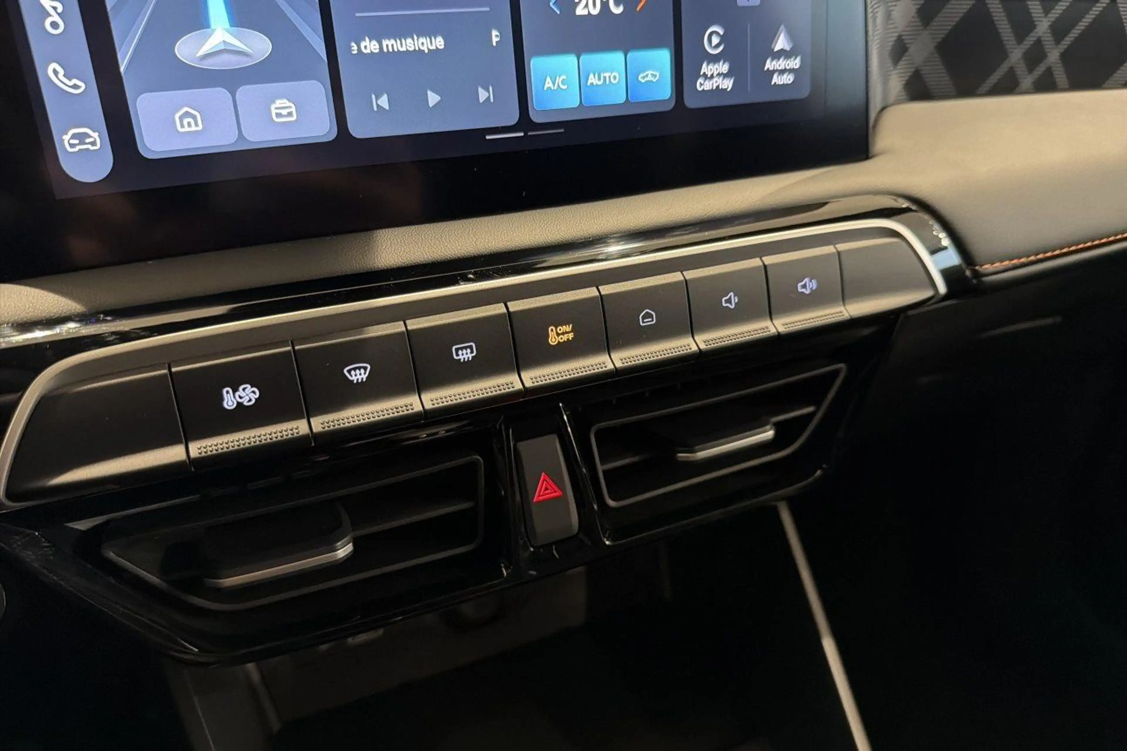 MG MG3 HYBRID+ LUXURY 194 pk — photo 15