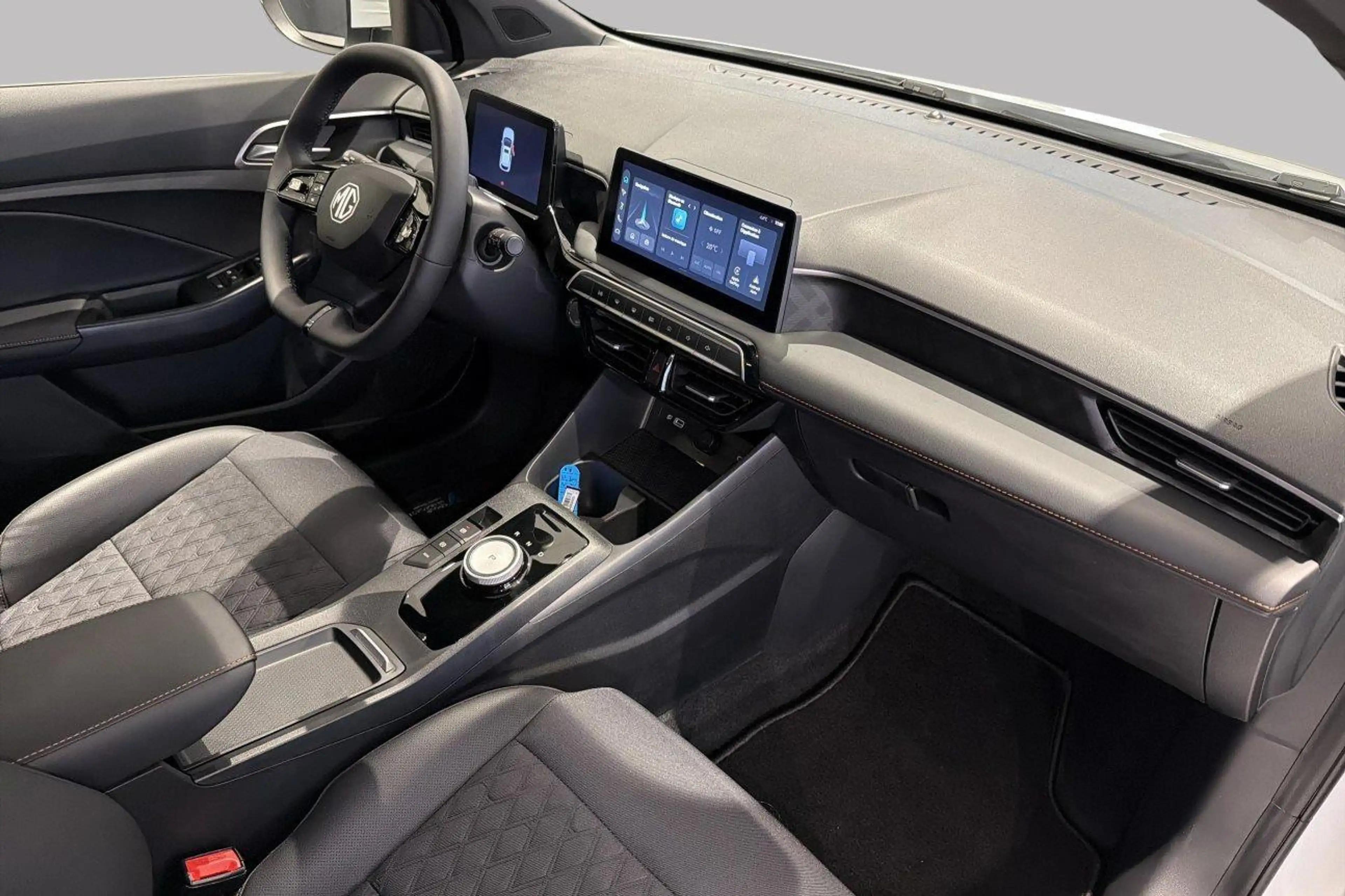 MG MG3 HYBRID+ LUXURY 194 pk — photo 2