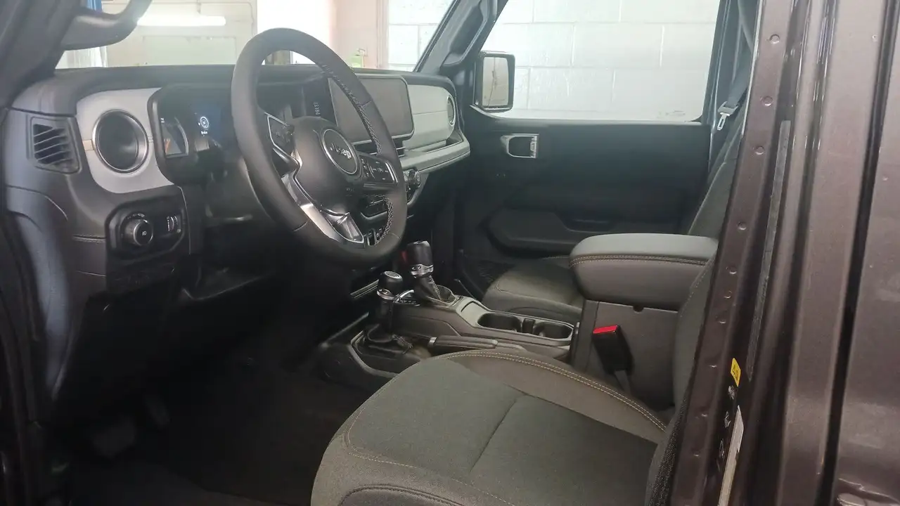 Jeep Wrangler снимка Jeep Wrangler