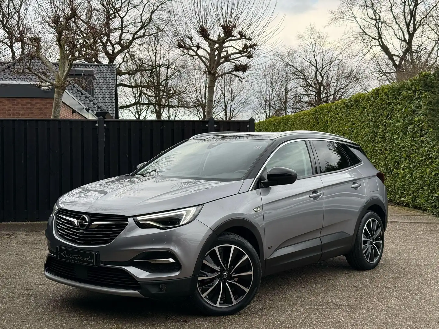 Opel Grandland X 1.6 Turbo Hybrid Ultimate Grau - 1