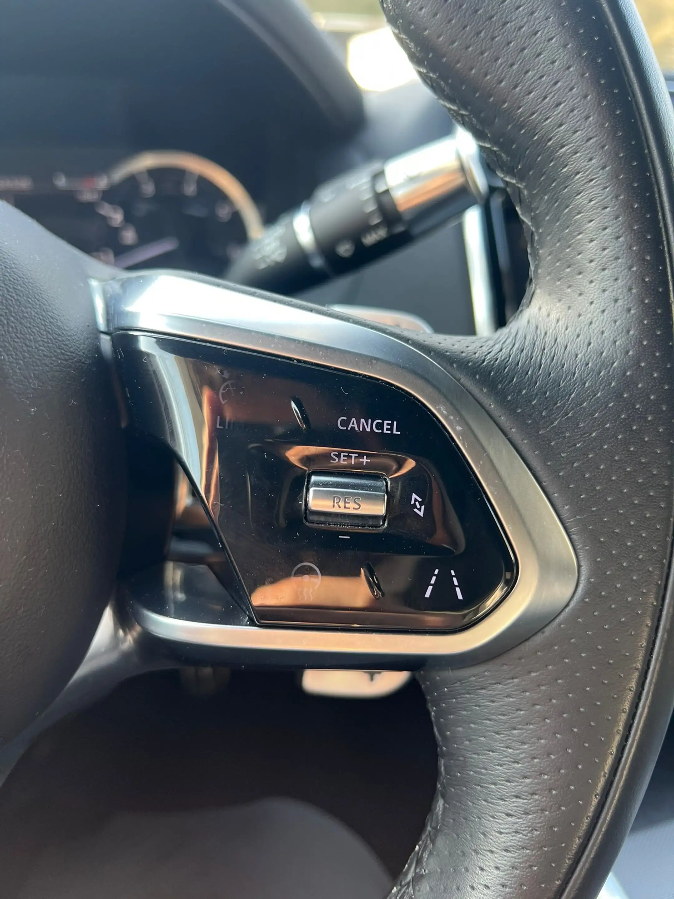 Jaguar XE P300 AWD R-Dynamic Black — photo 9