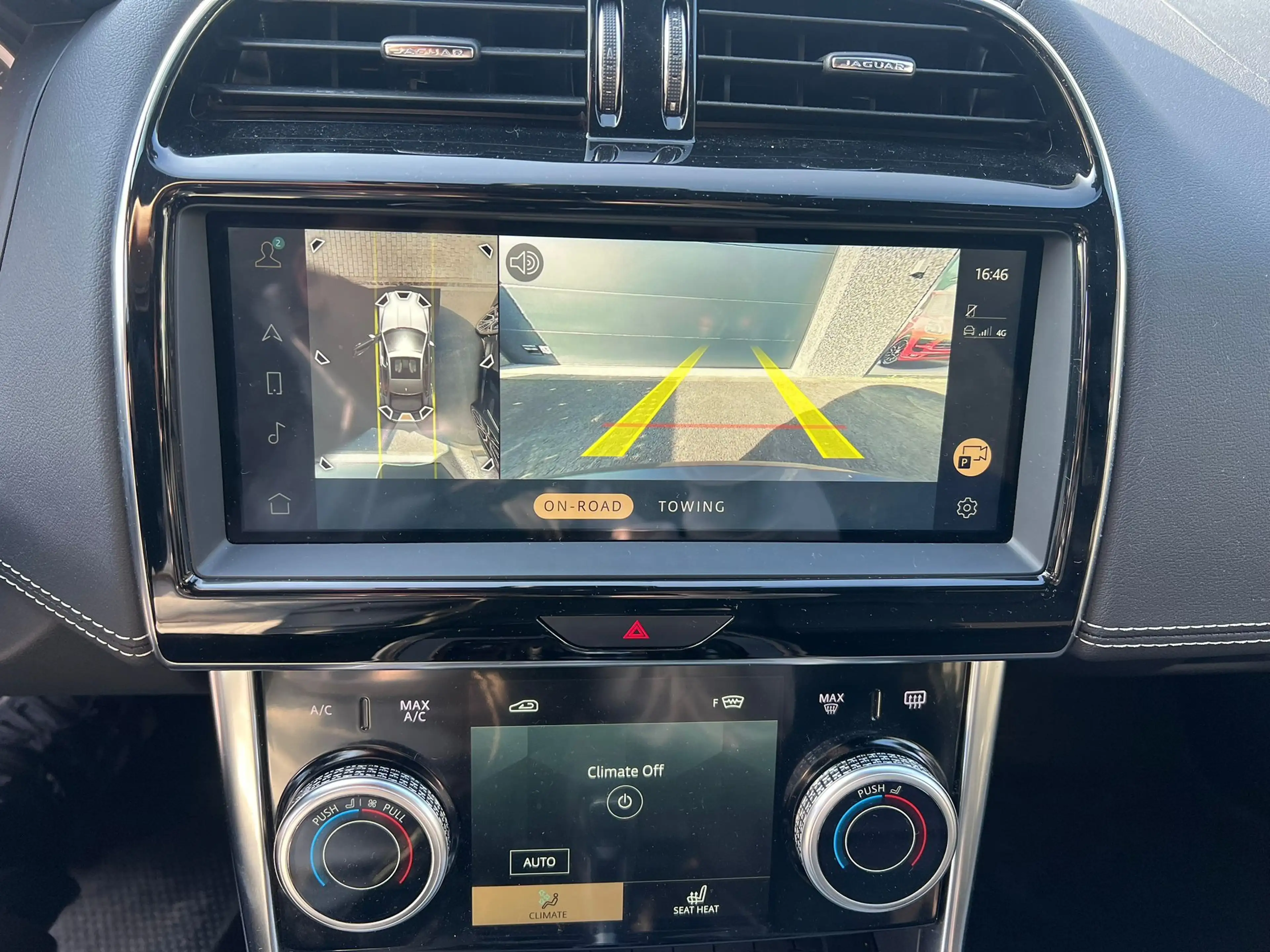 Jaguar XE P300 AWD R-Dynamic Black — photo 11