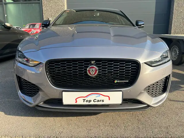 Jaguar XE P300 AWD R-Dynamic Black