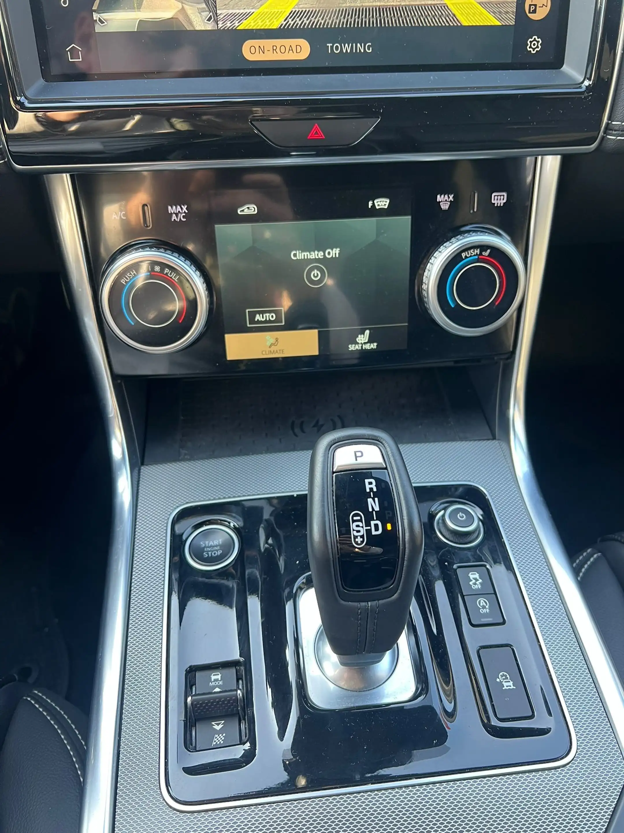 Jaguar XE P300 AWD R-Dynamic Black — photo 13