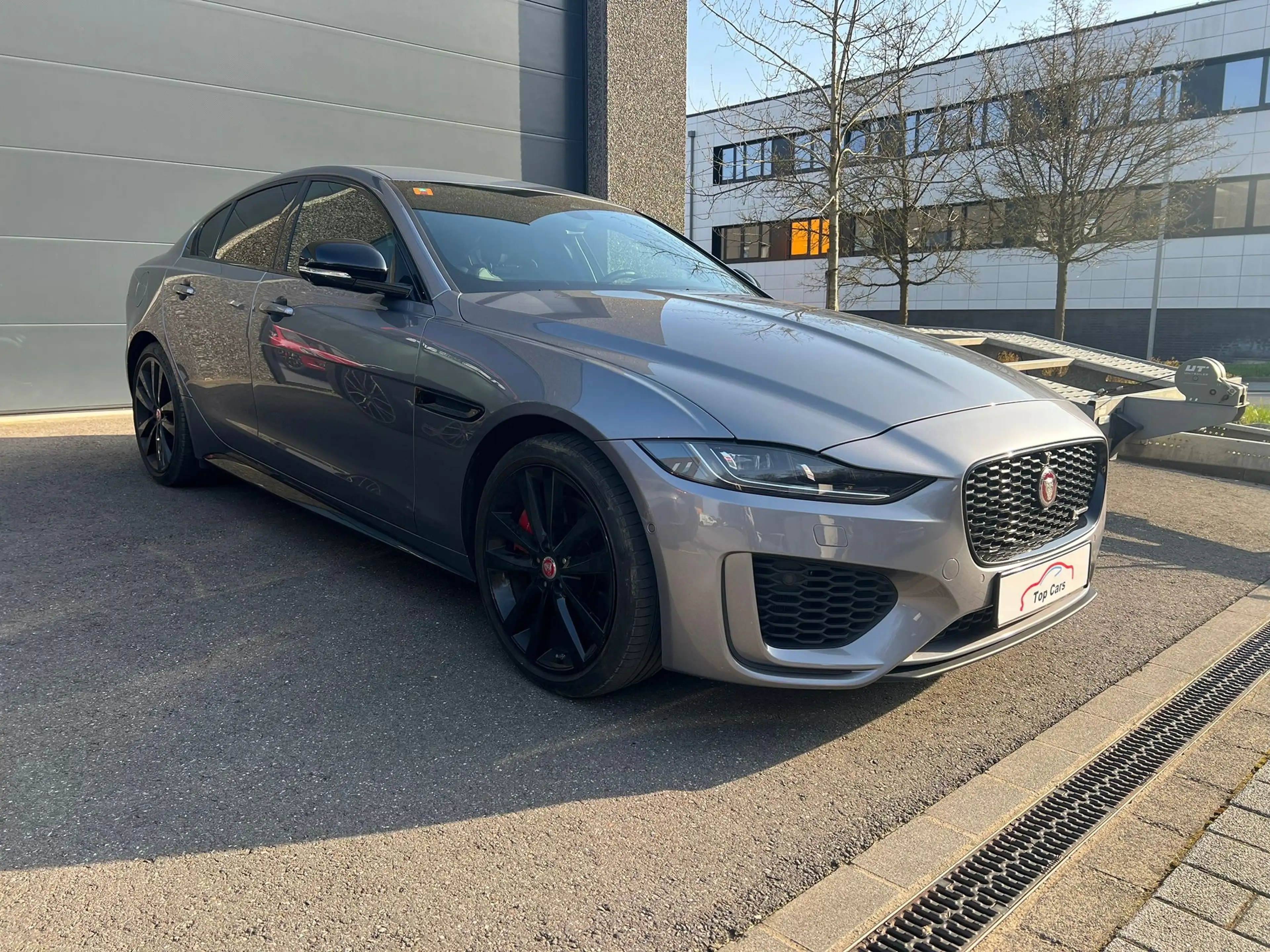 Jaguar XE P300 AWD R-Dynamic Black — photo 2