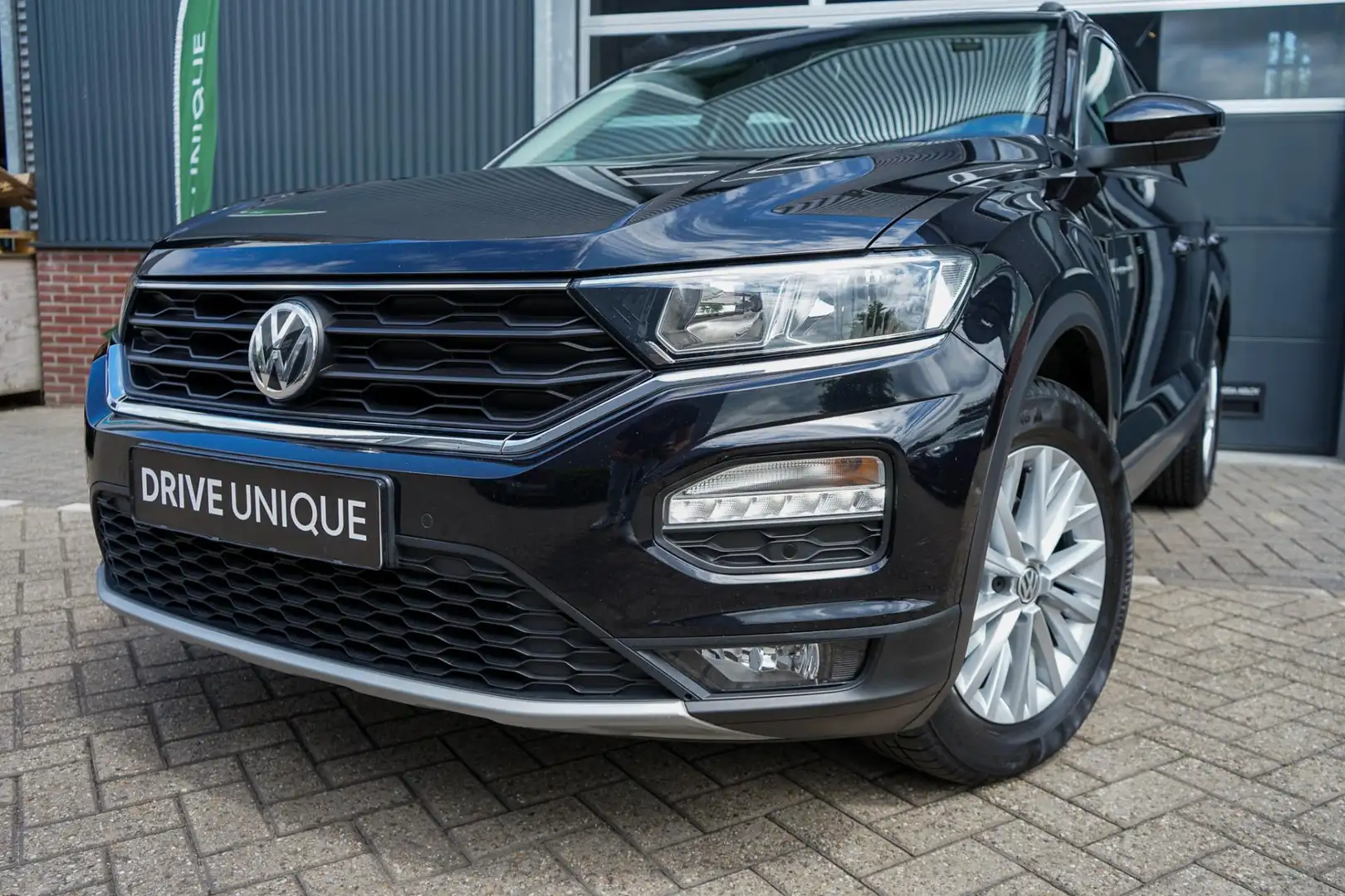 Volkswagen T-Roc 1.5 TSI Style | Carplay | Camera | Adaptive Cruise Zwart - 2
