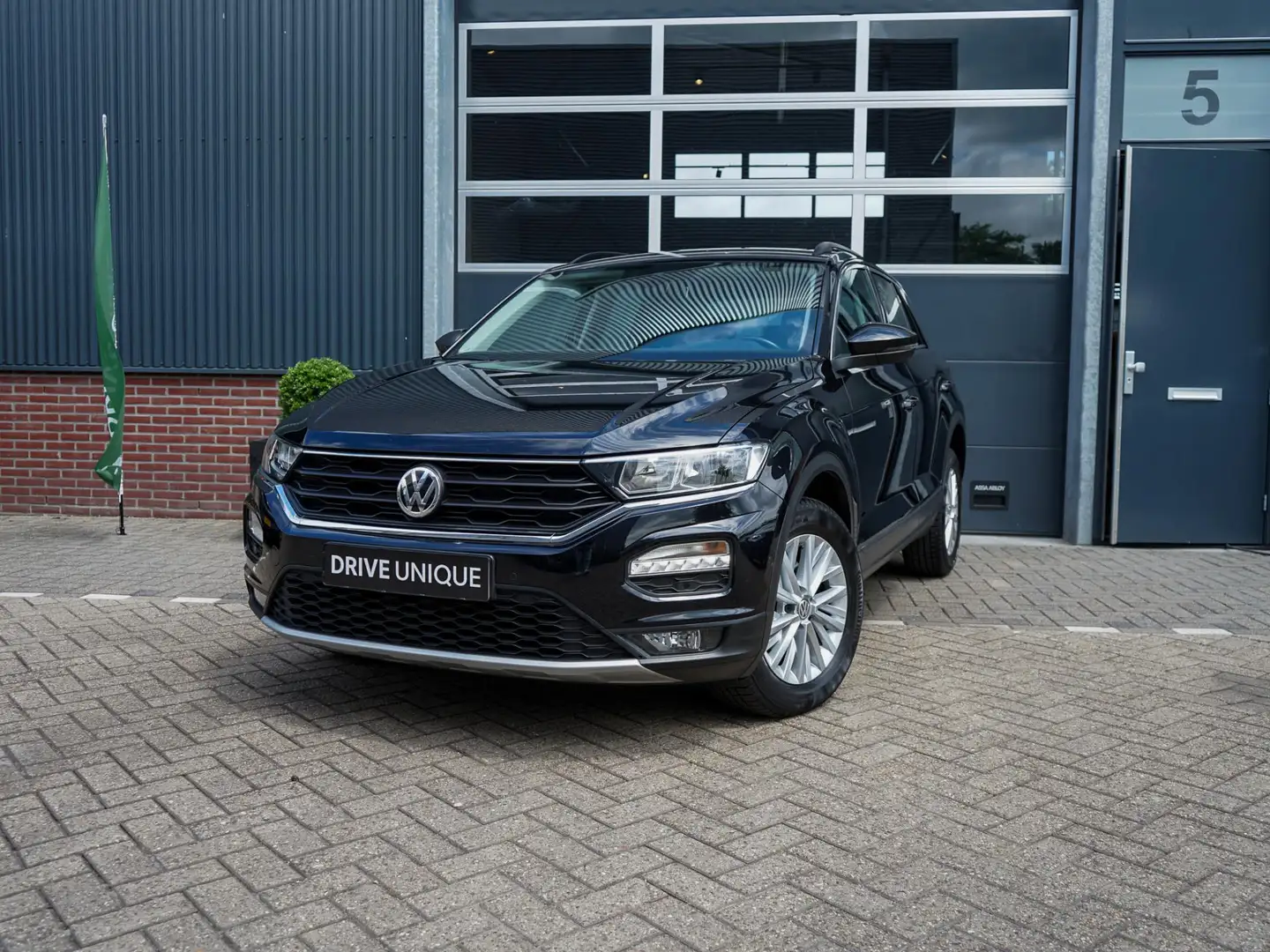 Volkswagen T-Roc 1.5 TSI Style | Carplay | Camera | Adaptive Cruise Zwart - 1