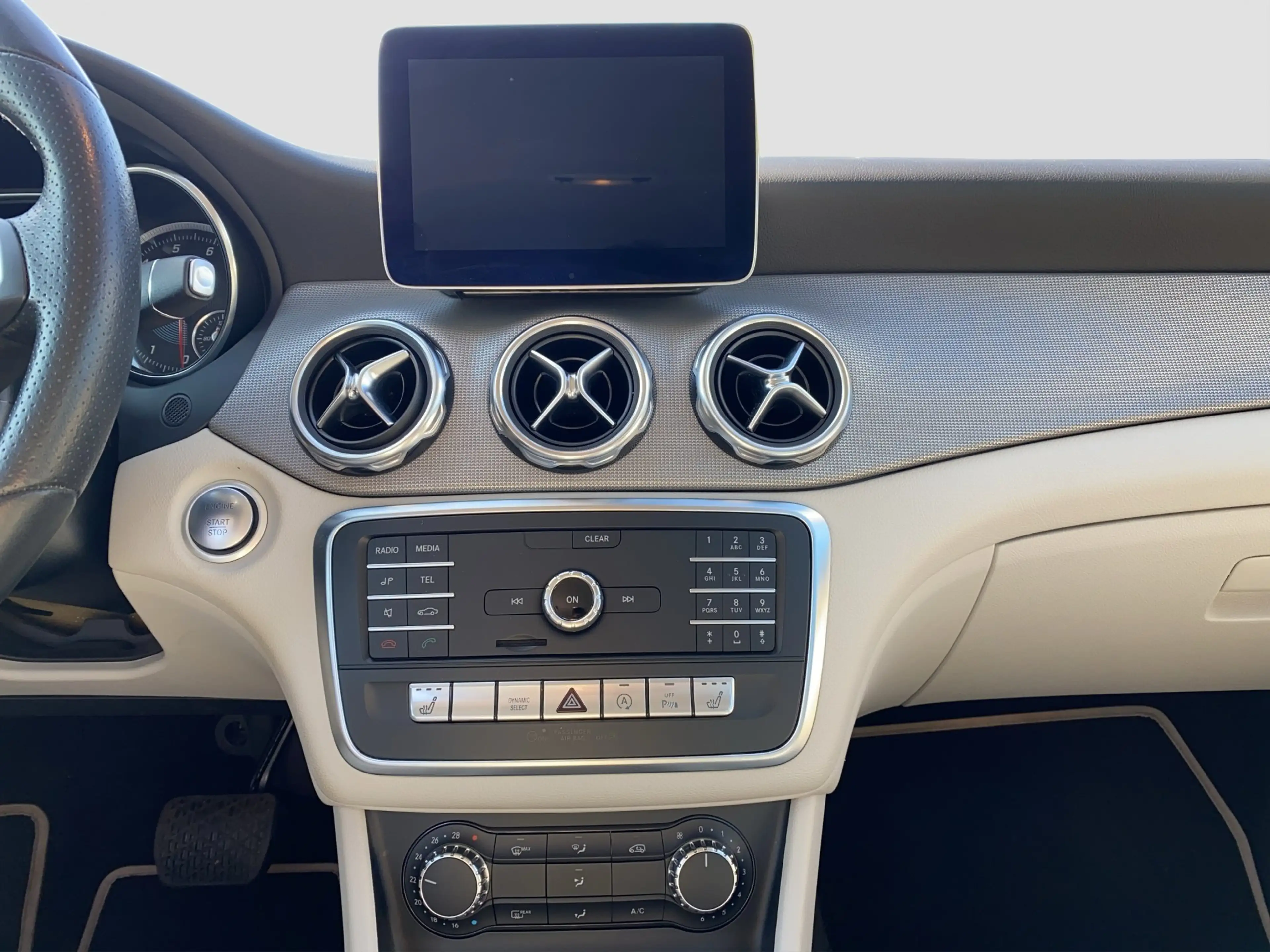 Mercedes-Benz GLA 200 MB  Urban LED Tempo 360° Keyless Carplay — photo 13