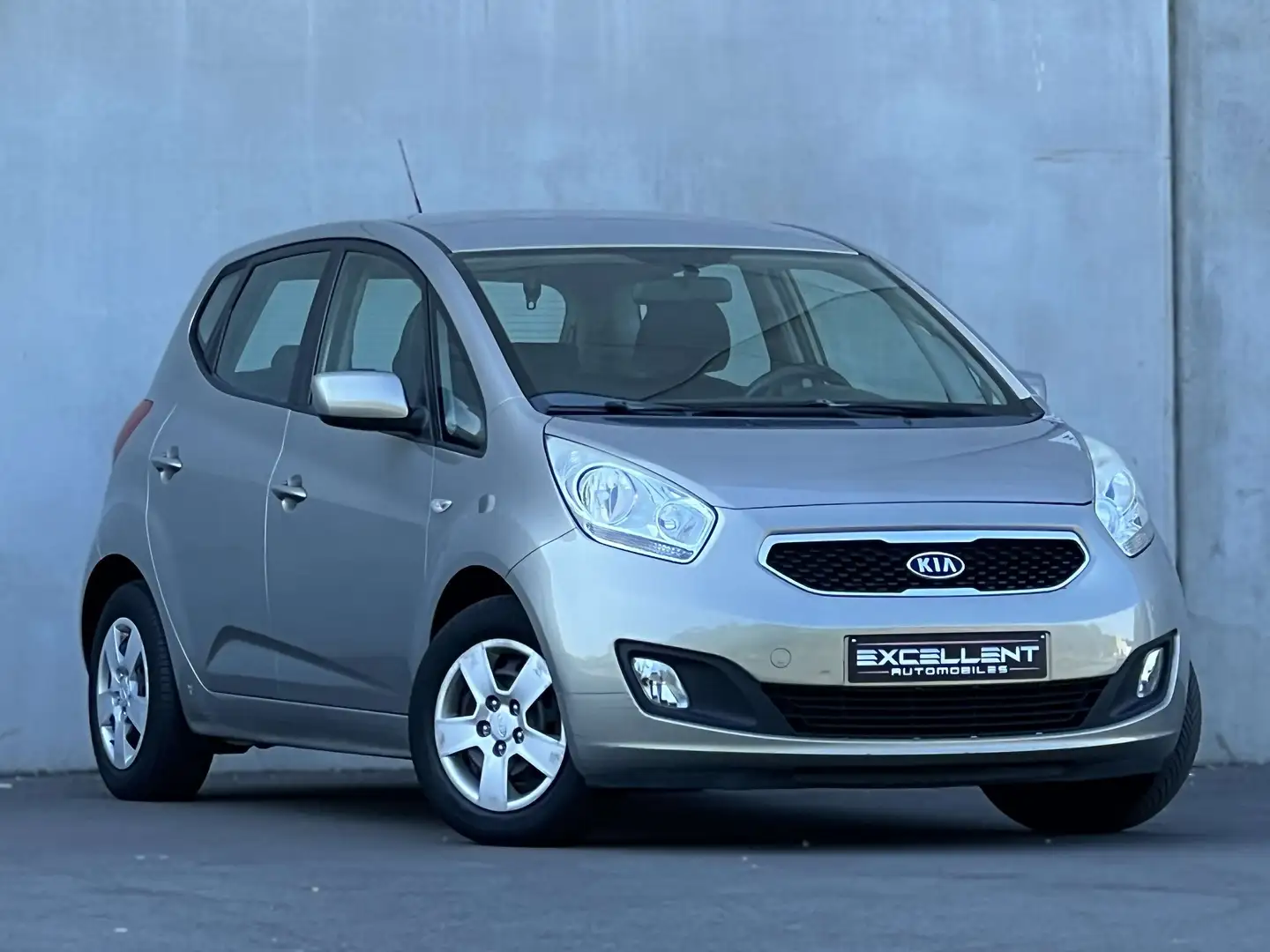 Kia Venga 1.4i Access/AIRCO/USB/MP3/GARANTIE 12 MOIS// Beige - 2