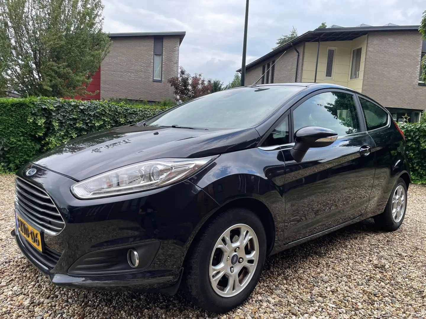 Ford Fiesta 1.6 TDCi Titanium Zwart - 1