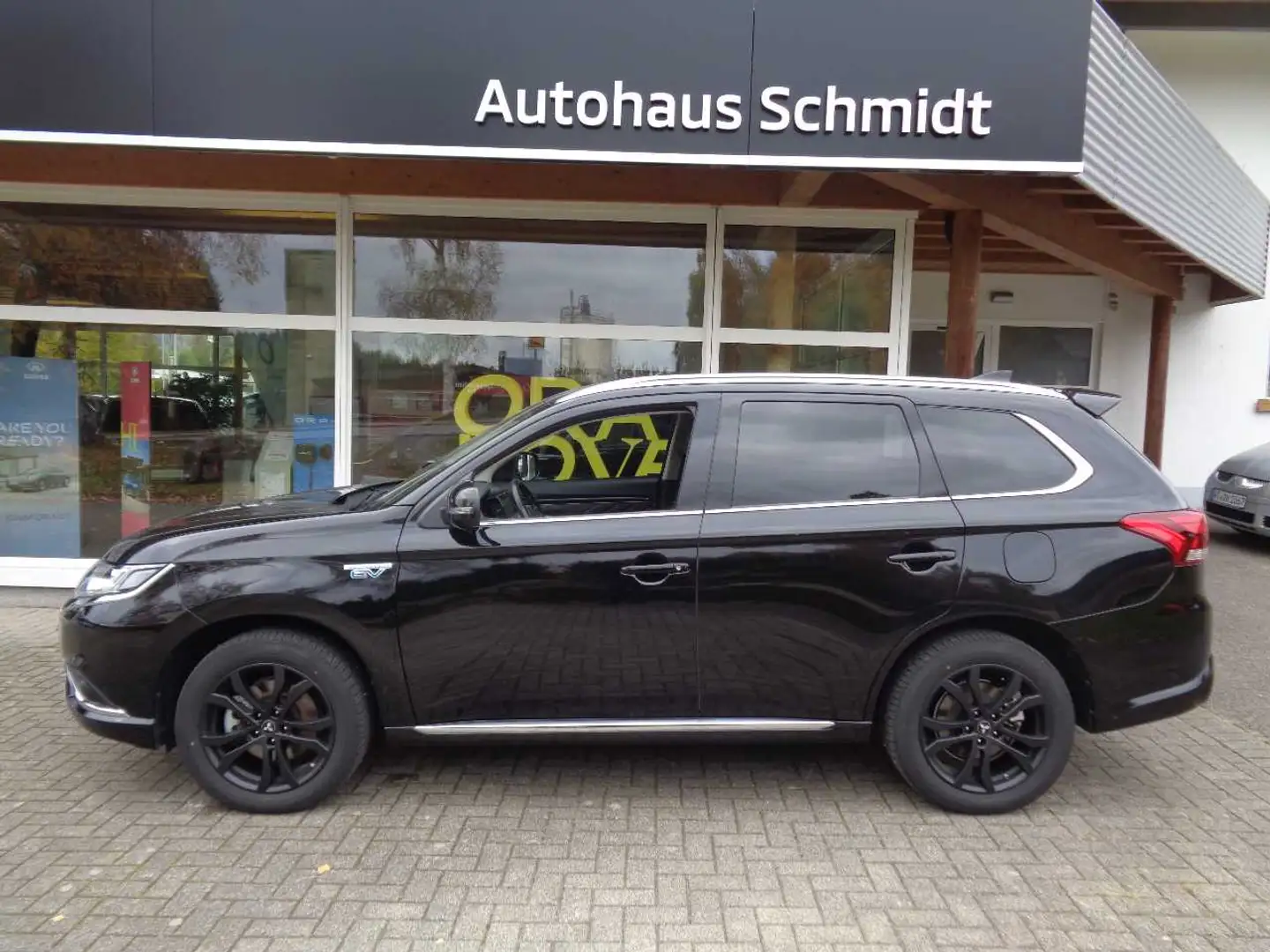 Mitsubishi Outlander Spirit-Paket 2.4, 4WD Noir - 1
