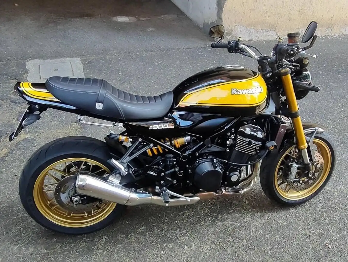 Kawasaki Z900RS Fekete - 2