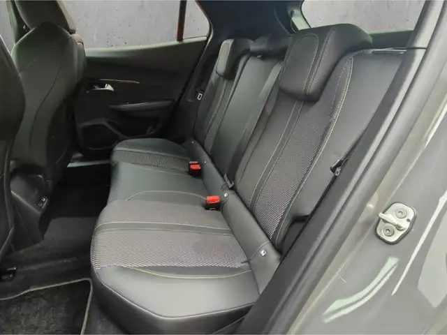 Peugeot 2008 view 8