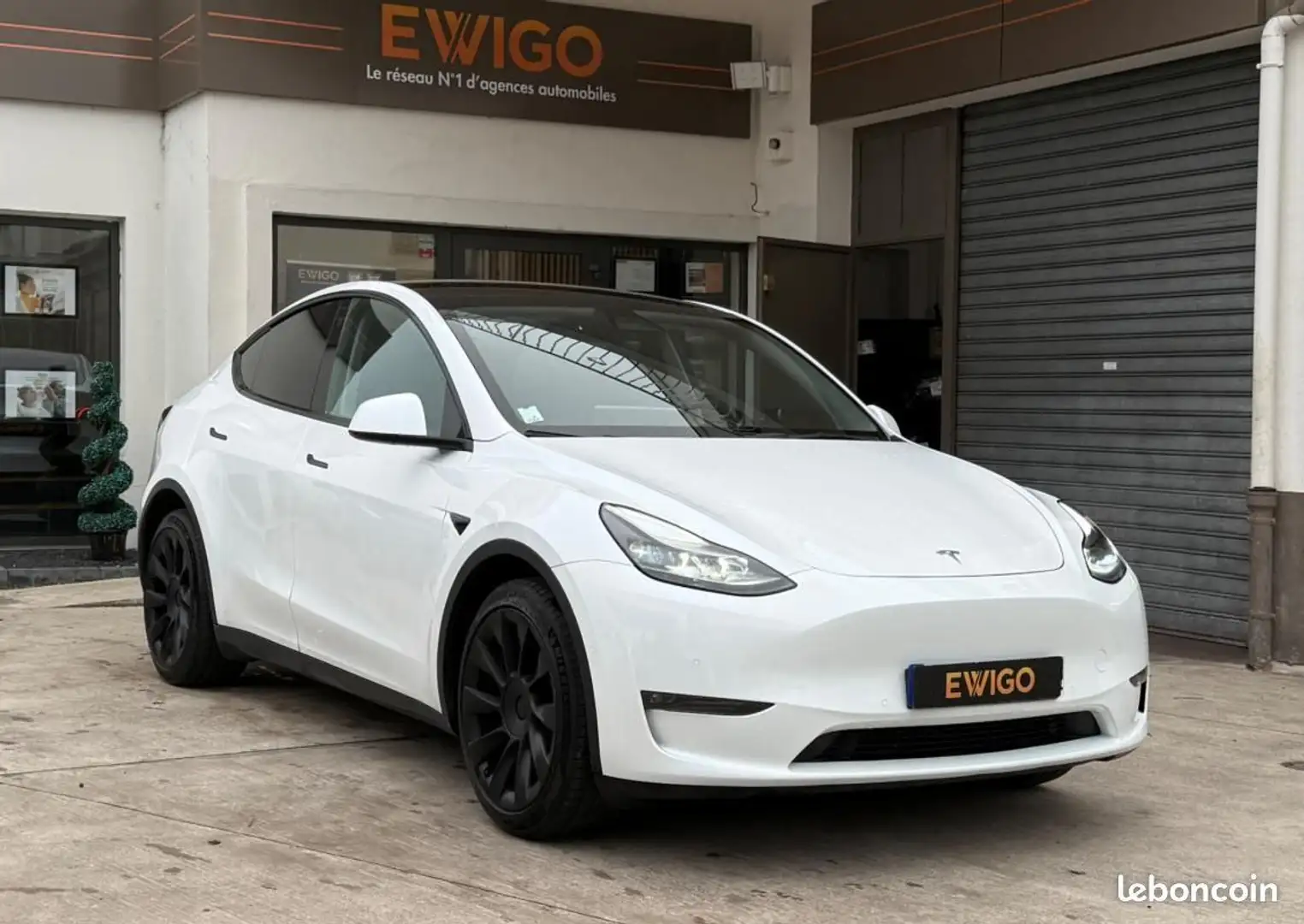 Tesla Model Y LONG RANGE DUAL MOTOR AWD 75KWH Weiß - 1