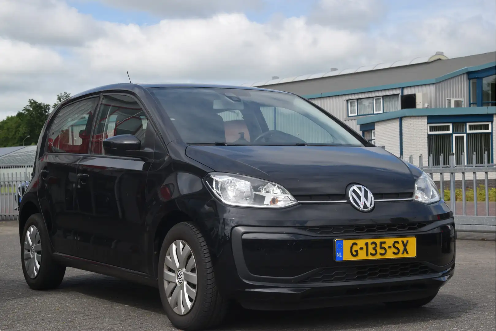 Volkswagen up! 1.0 BMT move up! Airco | DAB | Bluetooth | LMV | R Zwart - 2