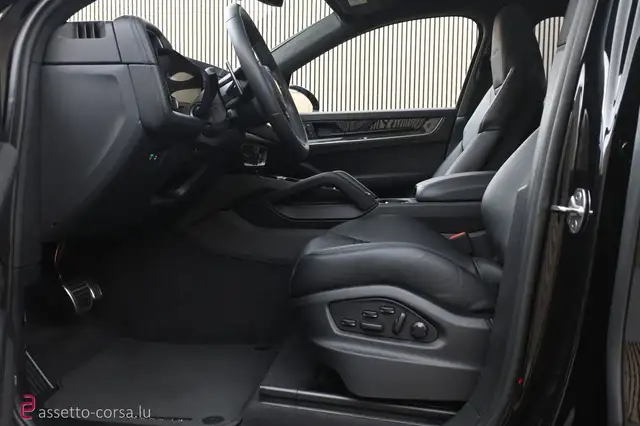 Porsche Cayenne view 10