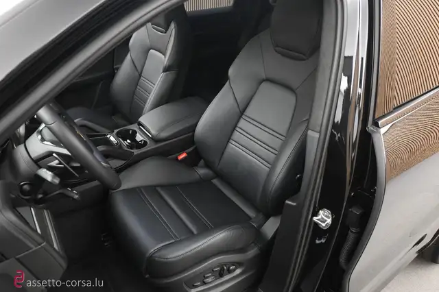 Porsche Cayenne view 9