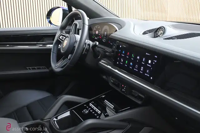 Porsche Cayenne view 14