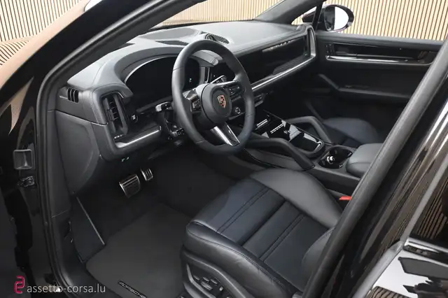 Porsche Cayenne view 11