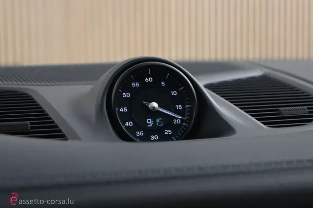 Porsche Cayenne view 15