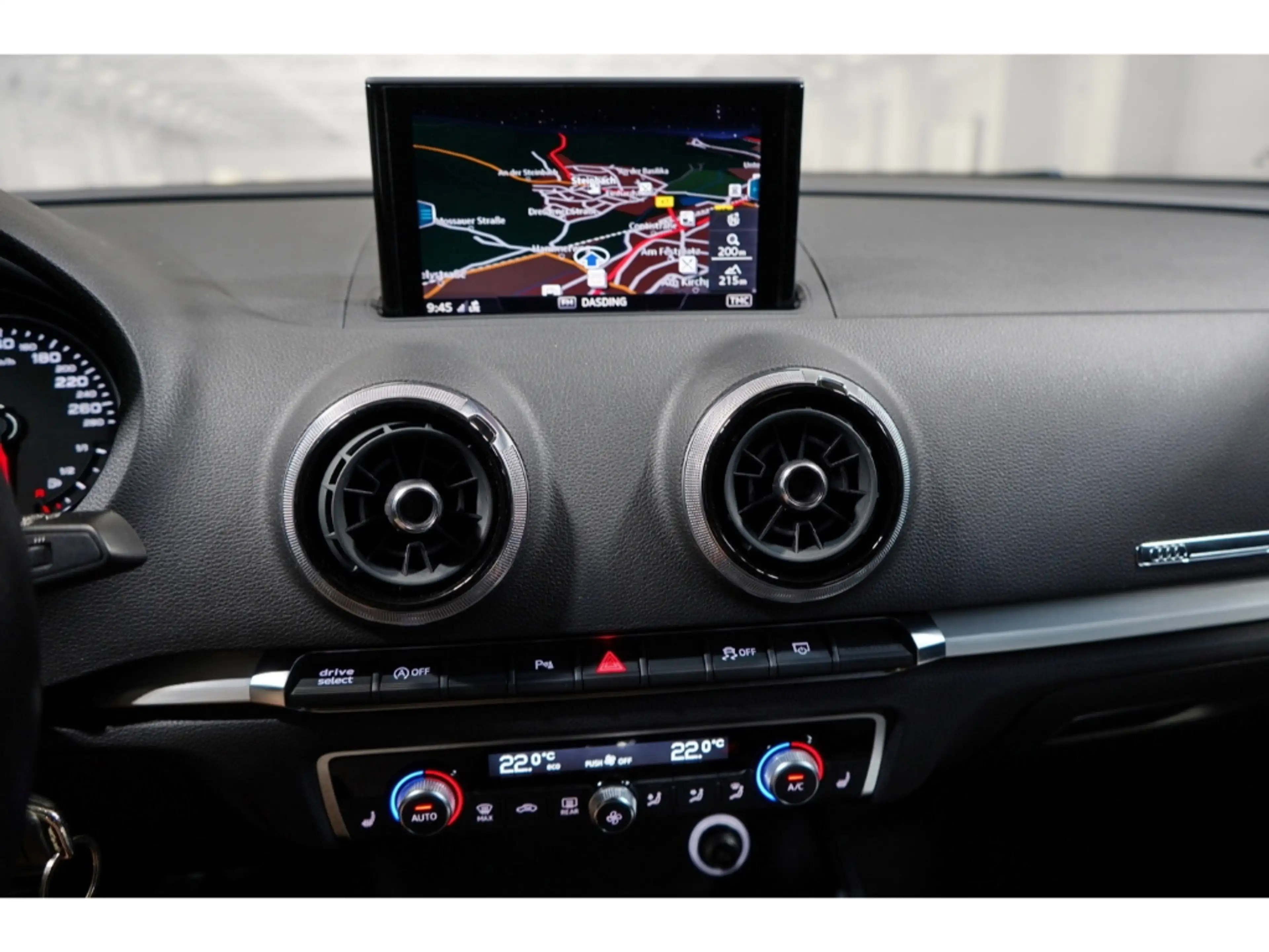 Audi A3 Limousine 1.5 TFSI sport S line — photo 8