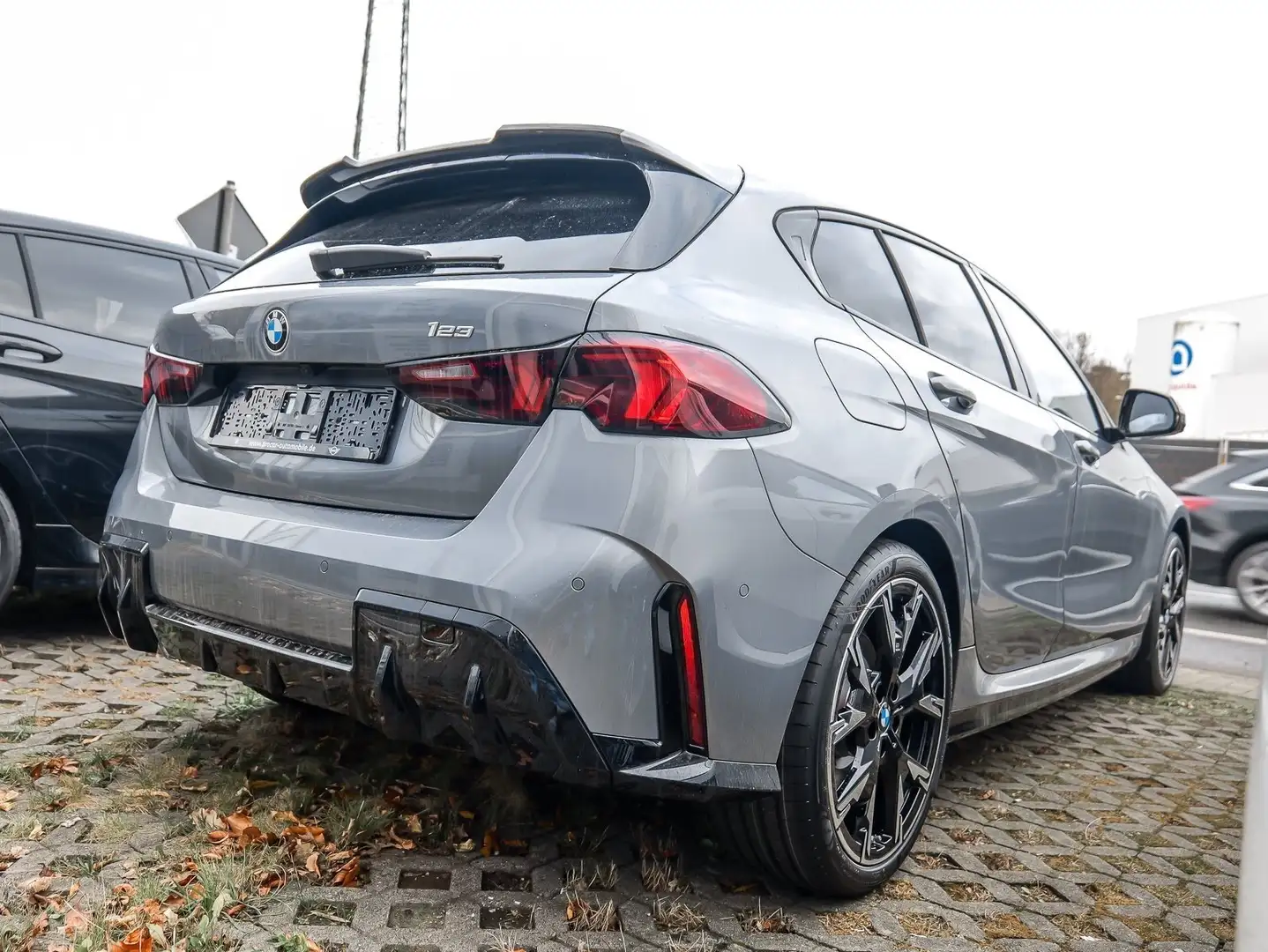 BMW 123 xDrive M Sport Pro AHK PANO HUD H/K DA+ 360° Gri - 2