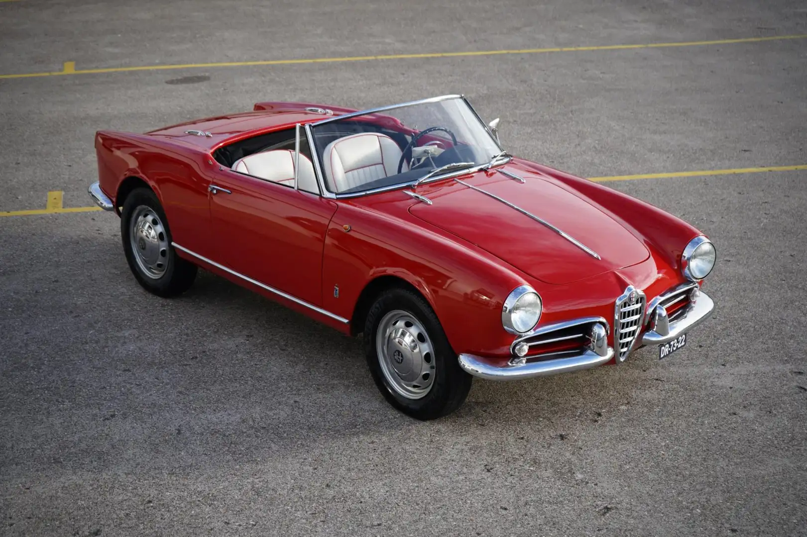 Alfa Romeo Giulietta 1300 SPIDER Rood - 1